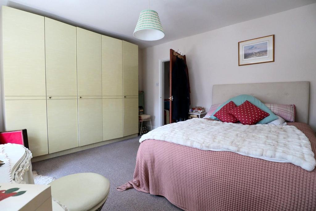 Bedroom 1 (2).jpg