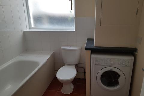 Studio to rent, Glossop Road, South Croydon CR2
