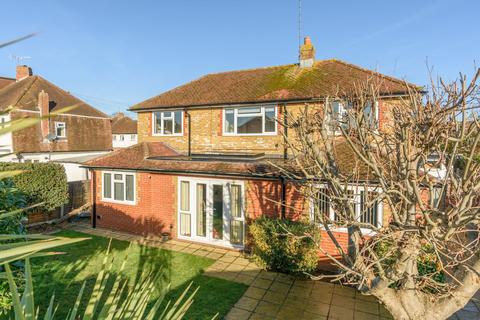 4 bedroom detached house for sale - Florence Close, Walton-on-Thames, KT12