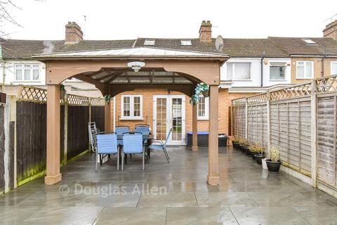 3 bedroom terraced house for sale, Rushden Gardens, Ilford, Essex