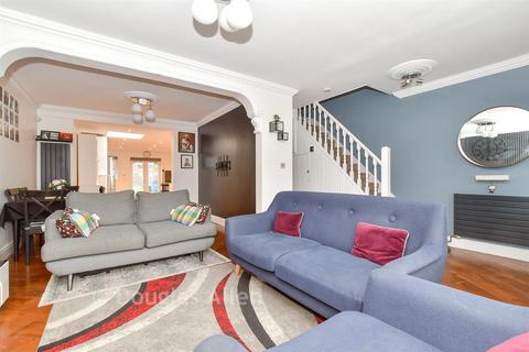 3 bedroom terraced house for sale, Rushden Gardens, Ilford, Essex