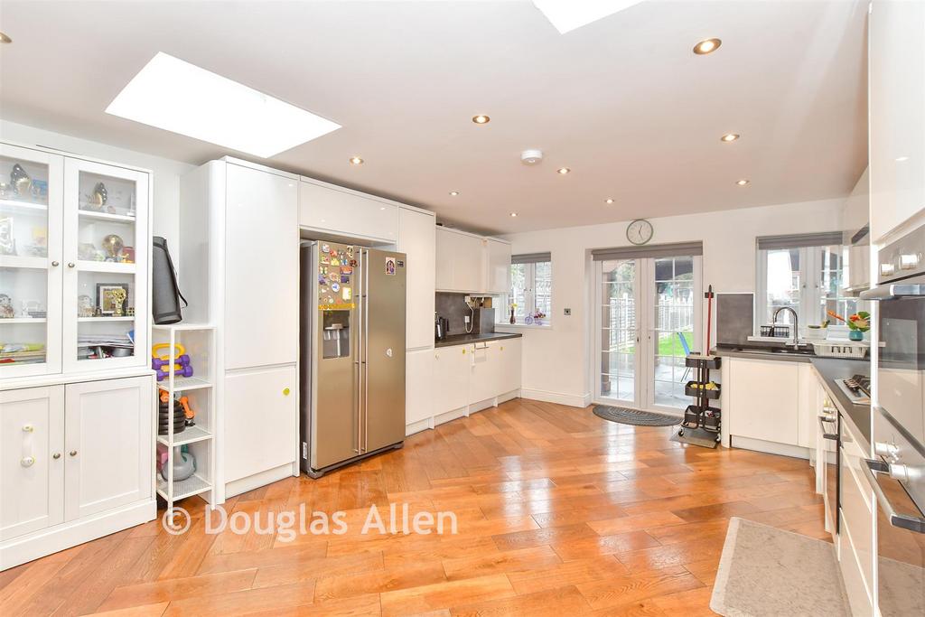 Kitchen/Breakfast Area