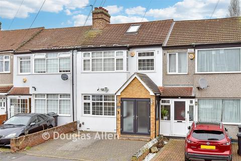 3 bedroom terraced house for sale, Rushden Gardens, Ilford IG5
