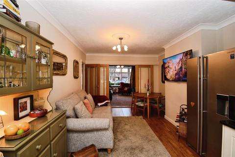 3 bedroom semi-detached house for sale, Barrington Avenue, Hull
