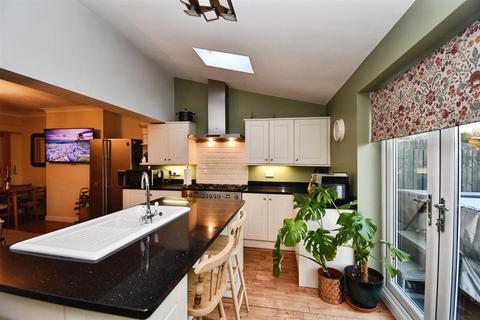 3 bedroom semi-detached house for sale, Barrington Avenue, Hull