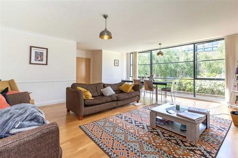 2 bedroom flat to rent, Goat Wharf, Brentford TW8
