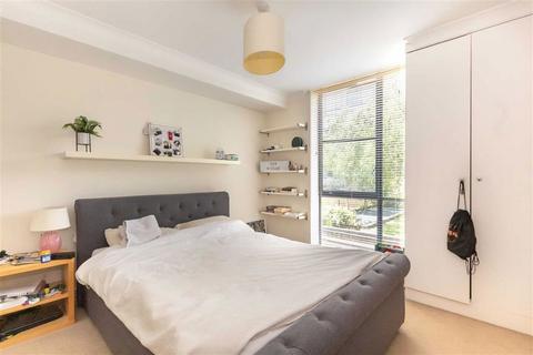 2 bedroom flat to rent, Goat Wharf, Brentford TW8