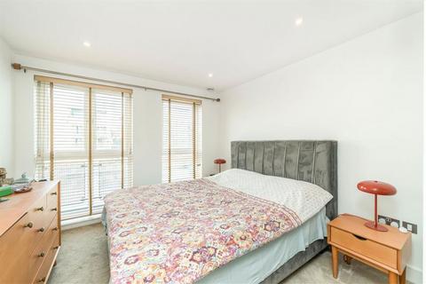 3 bedroom flat to rent, Durham Wharf Drive, Brentford TW8