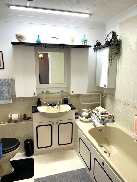 4 piece bathroom
