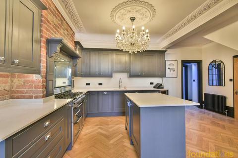 3 bedroom ground floor flat for sale, High Street, Bexhill-on-Sea, TN40