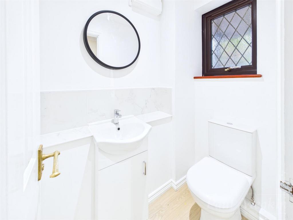 Downstair cloakroom