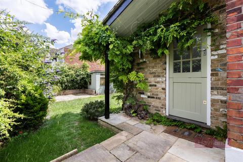 2 bedroom flat to rent, Arlow Road, Winchmore Hill