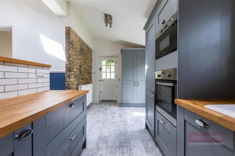2 bedroom flat to rent, Arlow Road, Winchmore Hill