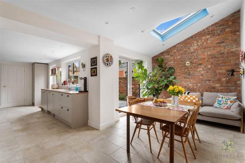 3 bedroom semi-detached house for sale, Queens Road, Evesham WR11