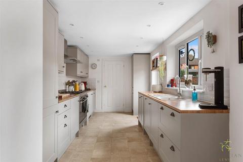 3 bedroom semi-detached house for sale, Queens Road, Evesham WR11