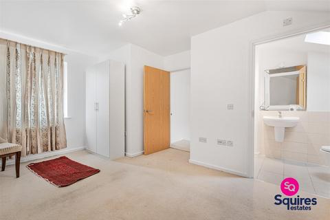 3 bedroom end of terrace house to rent, Morphou Road, Mill Hill