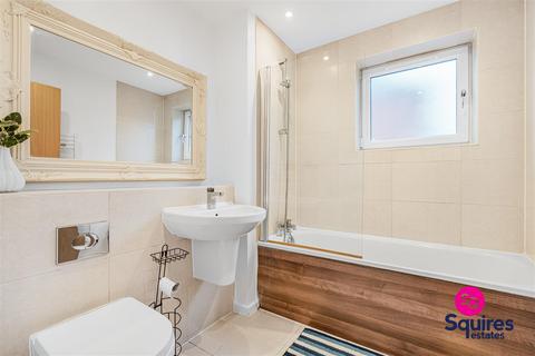 3 bedroom end of terrace house to rent, Morphou Road, Mill Hill