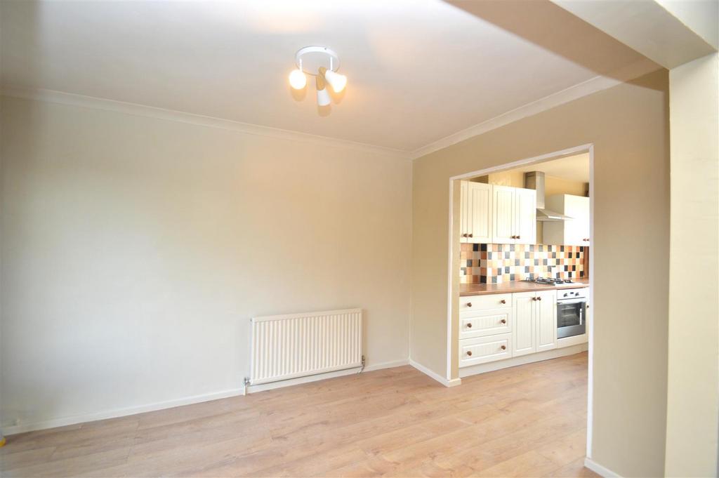 Dining room to kitchen