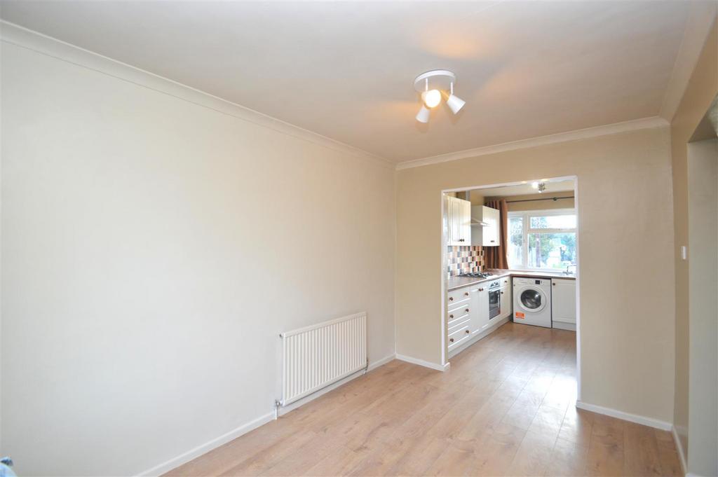 Dining room to kitchen