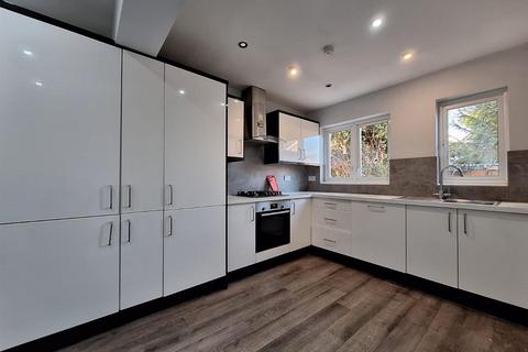 3 bedroom house to rent, St. Andrews Road, Carshalton