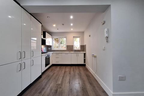 3 bedroom house to rent, St. Andrews Road, Carshalton