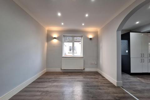 3 bedroom house to rent, St. Andrews Road, Carshalton