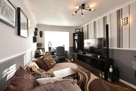1 bedroom flat for sale, Holland Close, Romford RM7