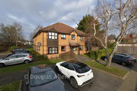 undefined, Holland Close, Romford RM7