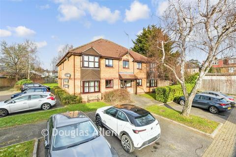1 bedroom flat for sale, Holland Close, Romford RM7