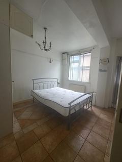 Studio to rent, Sheepcote Road, Harrow HA1