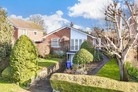 3 bedroom detached house for sale, St. Martin's Drive, Eynsford DA4