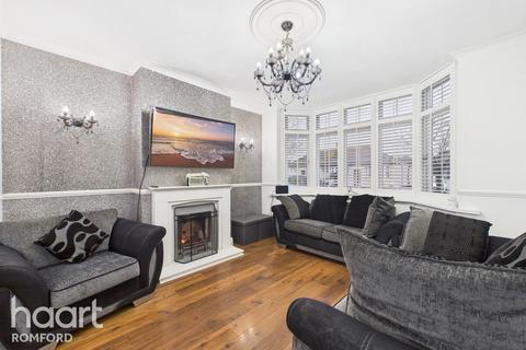 4 bedroom terraced house for sale, Gorseway, Romford, RM7 0SD