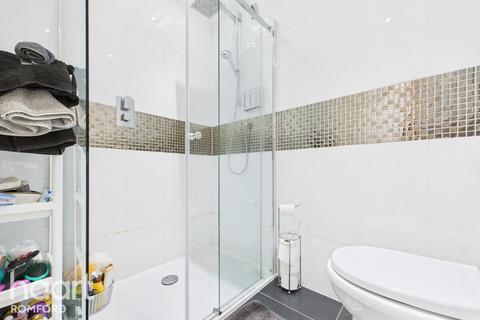 4 bedroom terraced house for sale, Gorseway, Romford, RM7 0SD