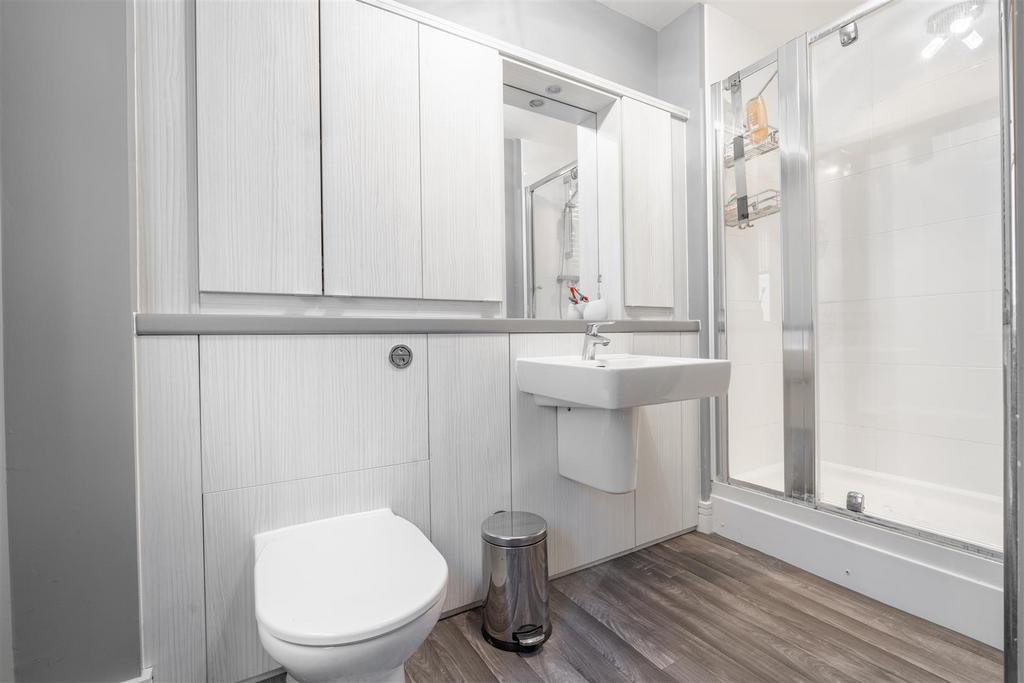 Ensuite.one.jpg