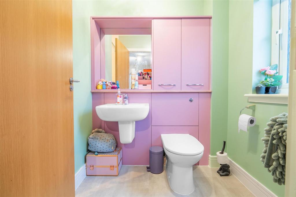 Ensuite.two.jpg