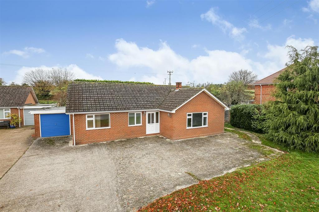 Old Alresford 3 bed detached bungalow for sale - £595,000