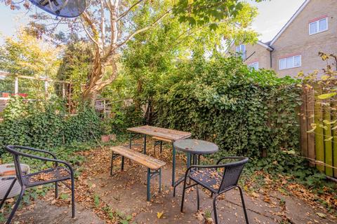 2 bedroom flat to rent, Kinsale Road, Peckham Rye, London, SE15