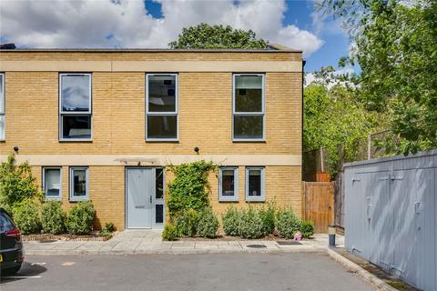 3 bedroom house to rent, John Bull Place, London W4