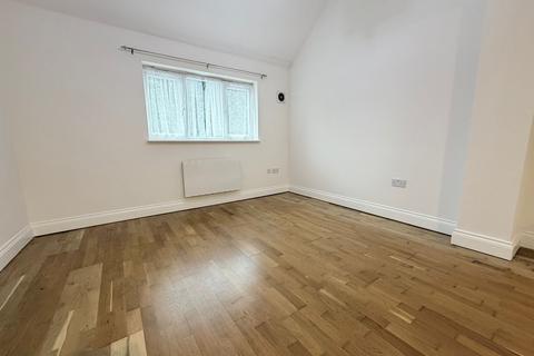 2 bedroom flat to rent, Gordon Avenue, Stanmore, HA7