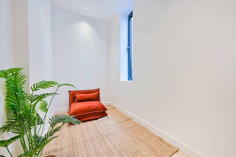 2 bedroom flat to rent, Creswick Road, Ealing, Acton, W3