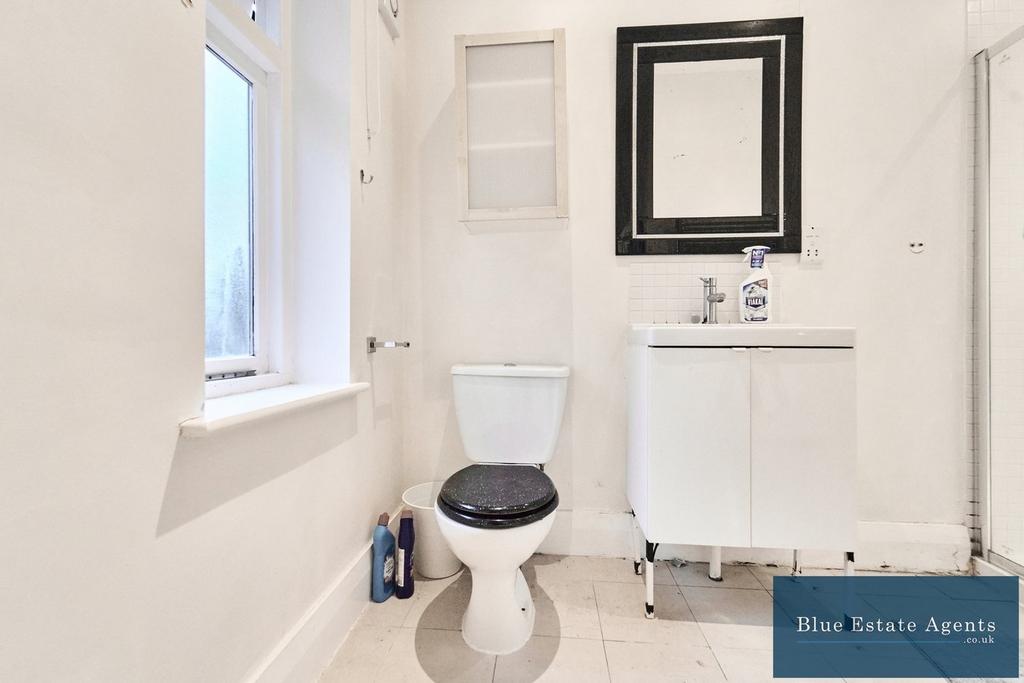 En-Suite Shower Suite