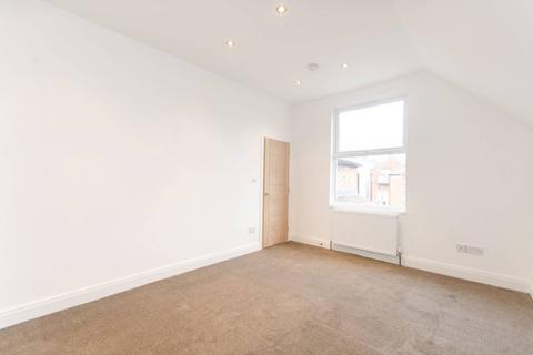 2 bedroom flat to rent, Park Avenue, Willesden Green, London, NW2