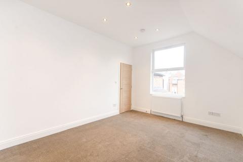 2 bedroom flat to rent, Park Avenue, Willesden Green, London, NW2