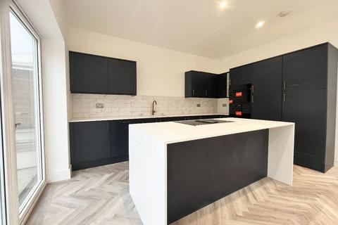 4 bedroom bungalow for sale, Homeway, Romford