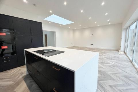 3 bedroom bungalow for sale, Homeway, Harold Wood, Romford