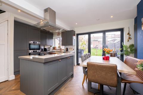 3 bedroom end of terrace house for sale, Lynmouth Avenue, Morden SM4