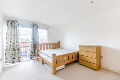 2 bedroom flat for sale, Brandon Court, E16, Canning Town, London, E16