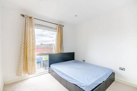 2 bedroom flat for sale, Brandon Court, E16, Canning Town, London, E16
