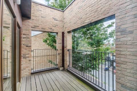 2 bedroom flat for sale, Brandon Court, E16, Canning Town, London, E16