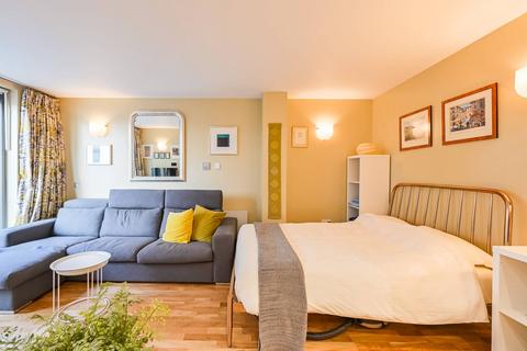 undefined, New Providence Wharf, Canary Wharf, London, E14